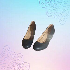 MY SOFT Women’s Size 8.5 Navy Closed-Toe Heels